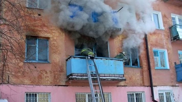 В Василькове из-за детских шалостей с петардами загорелся балкон