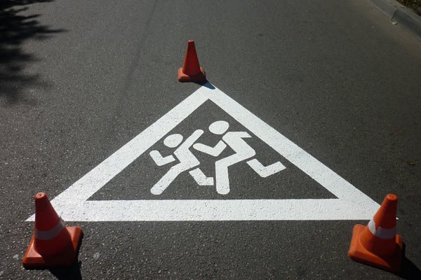 ВОДІЙ АУДІ СКОЇВ НАЇЗД НА ТРЬОХ ПІШОХОДІВ ТА З МІСЦЯ ПРИГОДИ ЗНИК. ЛЮДИ У ЛІКАРНІ