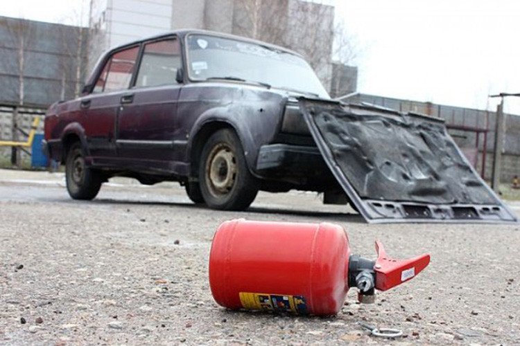 Васильківські поліцейські загасили палаючий автомобіль