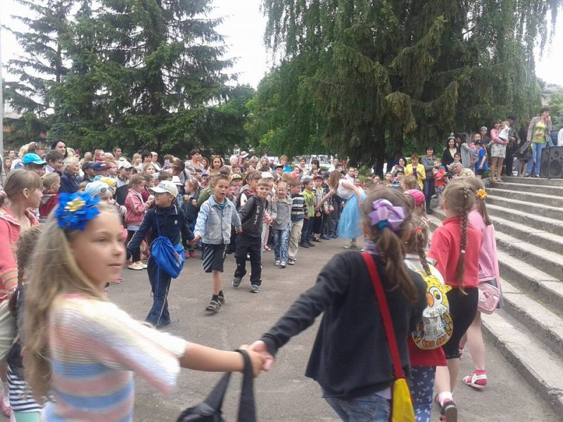 "Щасливі діти - щасливе майбутнє України".