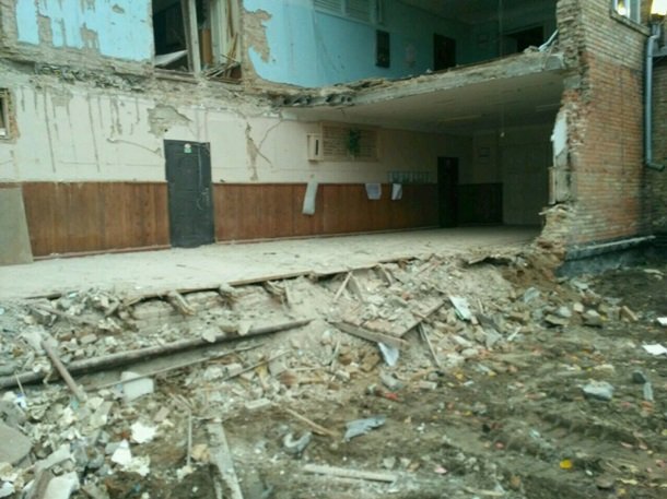 Рятувальники розібрали завали зруйнованої школи у Василькові