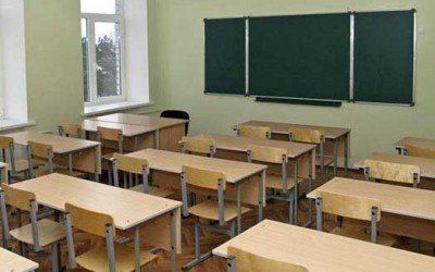 Група неповнолітніх у Василькові намагалися пробратися у приміщення школи серед ночі