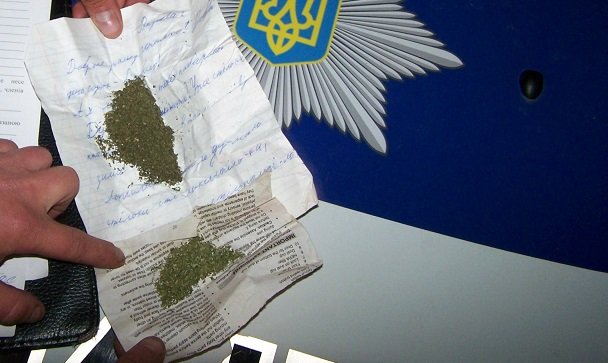 Працівники групи реагування патрульної поліції зафіксували факт незаконного зберігання наркотичної речовини.