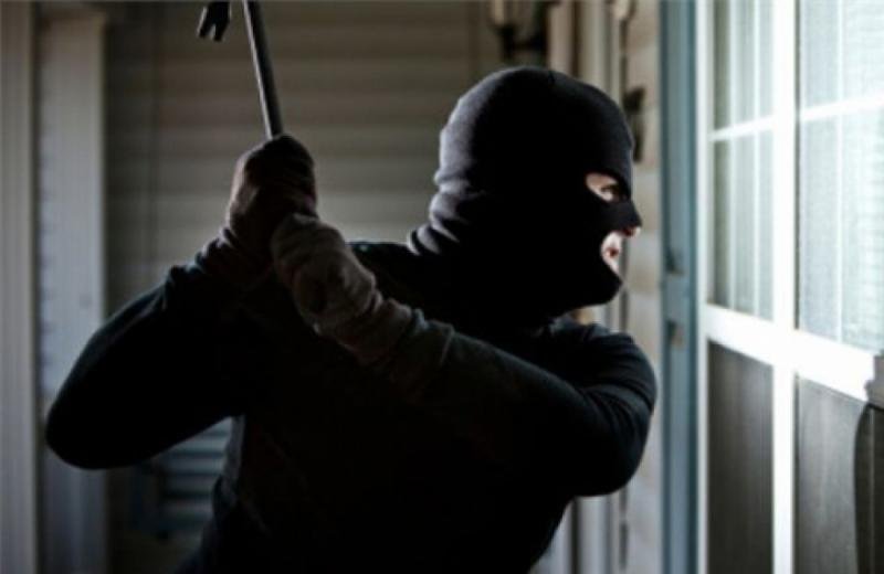 Розбійний напад в Василькові: люди в масках побили господарів будинку і дитину
