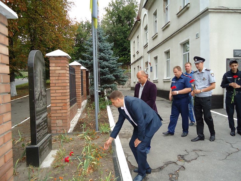 22 СЕРПНЯ – ДЕНЬ ВШАНУВАННЯ ПАМ’ЯТІ ПРАЦІВНИКІВ ОРГАНІВ ВНУТРІШНІХ СПРАВ, ЯКІ ЗАГИНУЛИ ПРИ ВИКОНАННІ СЛУЖБОВИХ ОБОВ’ЯЗКІВ.
