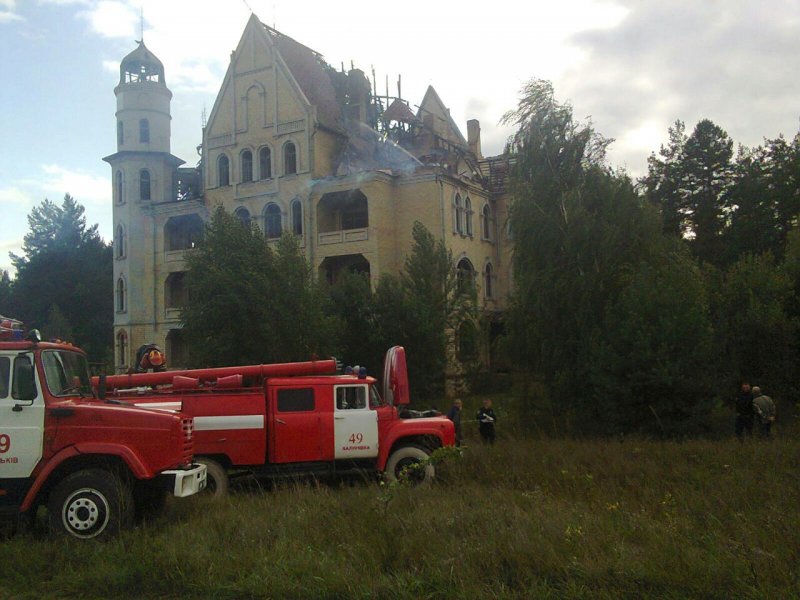 у селі Хлепча Васильківського району загорівся недобудований трьох поверховий будинок