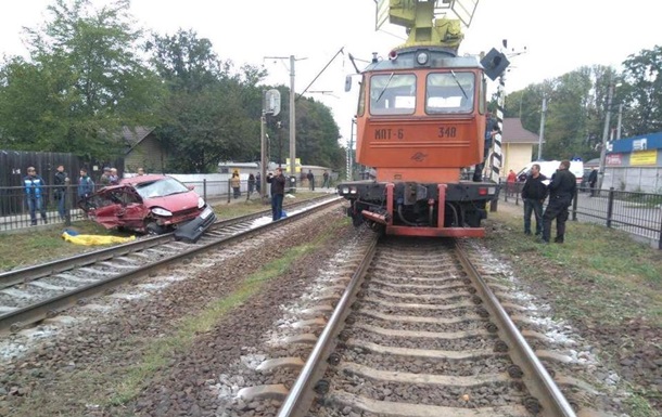 В Глевасі поїзд зніс автомобіль, є загиблий
