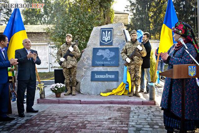 Памятник "Защитникам Украины" открыли под Васильковом