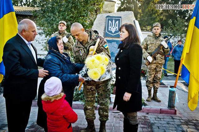 Памятник "Защитникам Украины" открыли под Васильковом