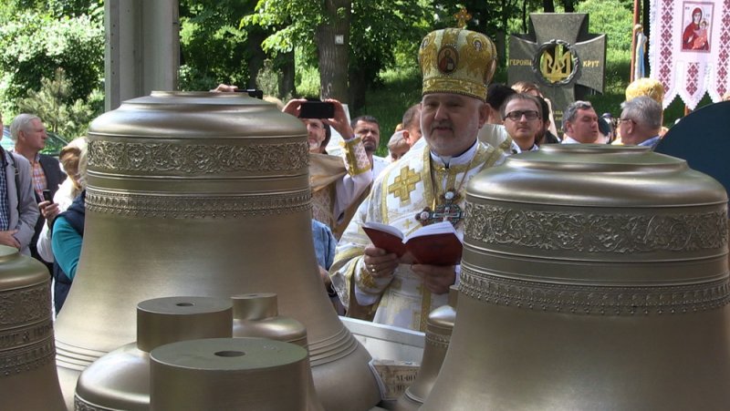 В Україну приїхали унікальні дзвони з Нідерландів