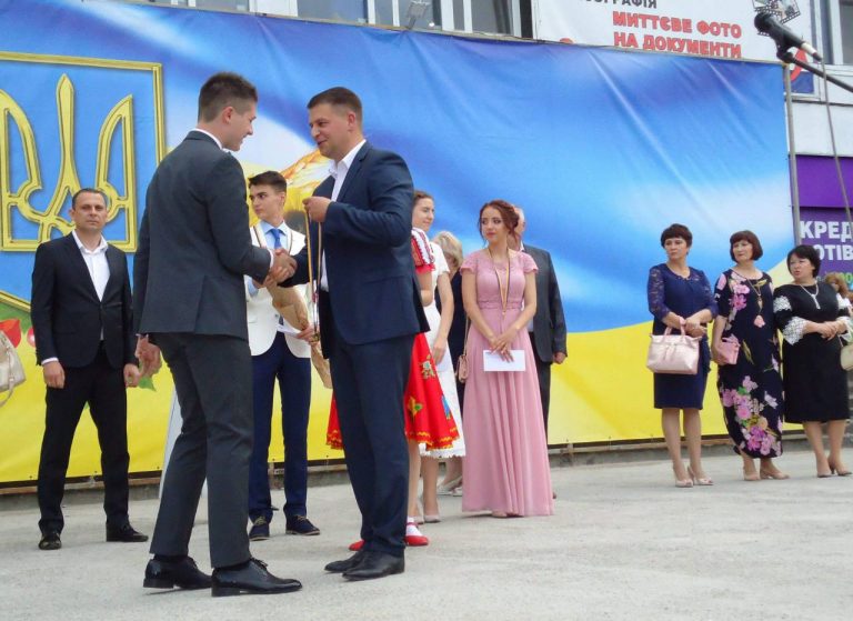 НА КРИЛАХ ВИПУСКНОГО БАЛУ…