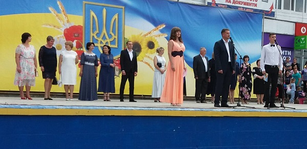 НА КРИЛАХ ВИПУСКНОГО БАЛУ…