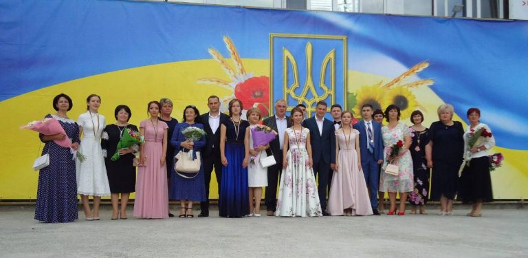 НА КРИЛАХ ВИПУСКНОГО БАЛУ…