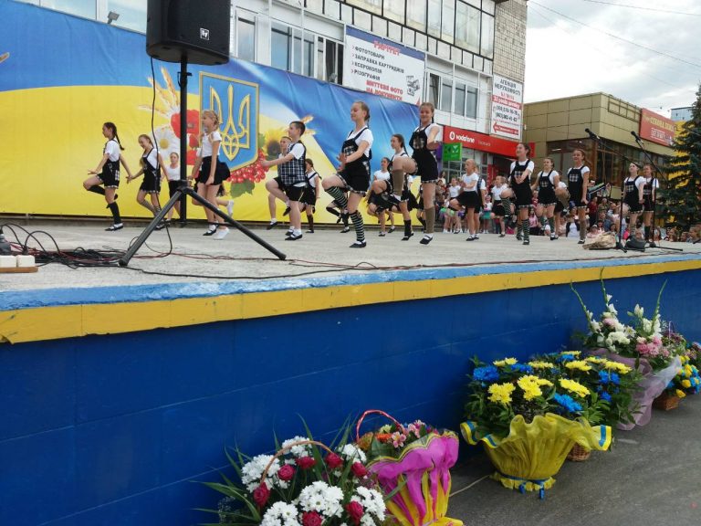 НА КРИЛАХ ВИПУСКНОГО БАЛУ…