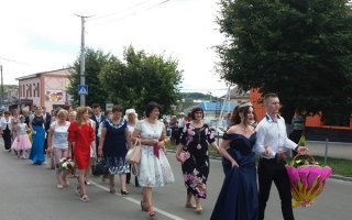 НА КРИЛАХ ВИПУСКНОГО БАЛУ…
