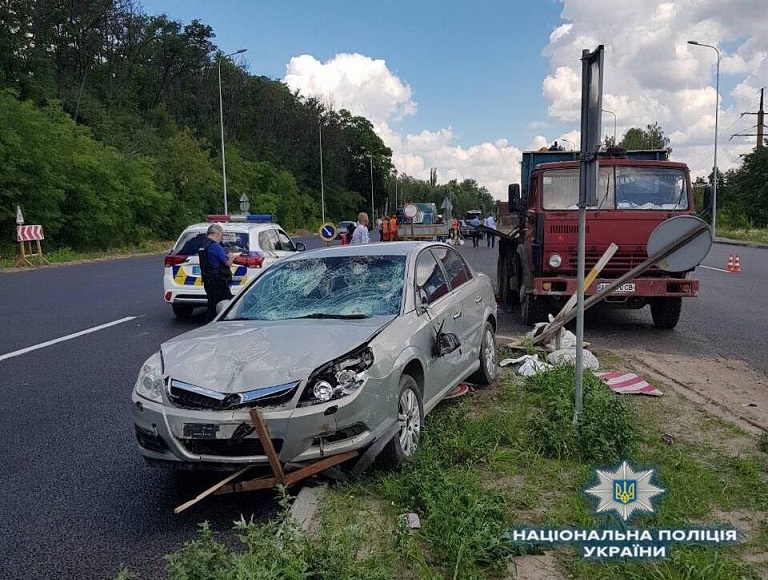 Трагічна ДТП: загинув працівник дорожньої служби, ще 4 у лікарні
