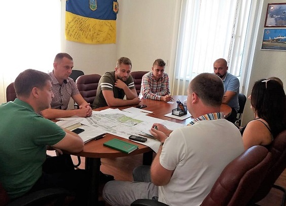 РОБОЧА НАРАДА З ВИКОНАВЦЯМИ РОБІТ СКВЕРУ ВОЇНАМ – ІНТЕРНАЦІОНАЛІСТАМ
