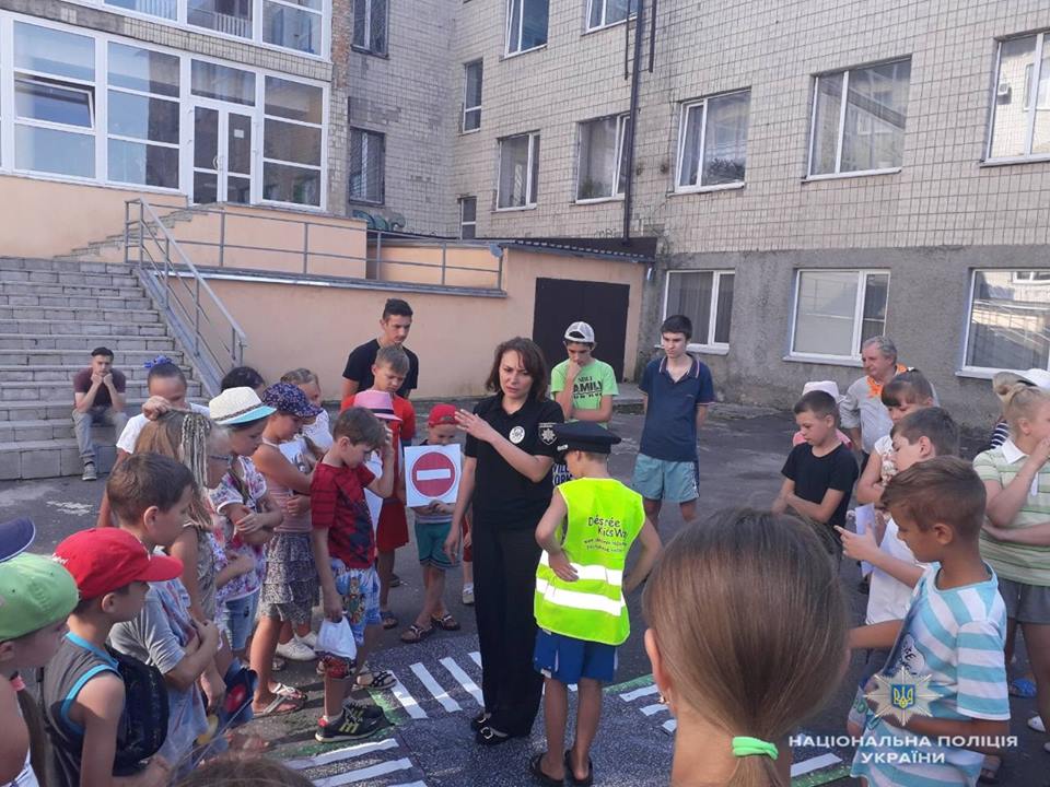 Васильківські поліцейські провели ранкову зарядку для дітлахів