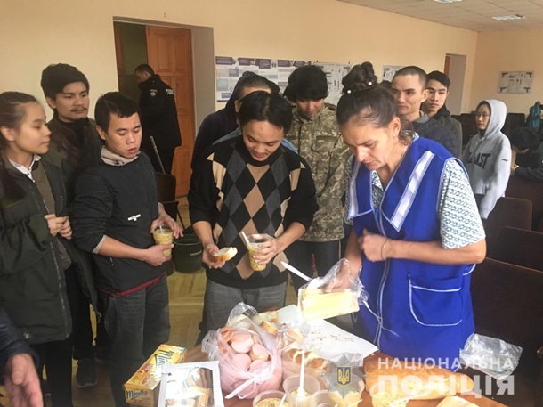В Глевахе задержали 28 голодных нелегалов из Вьетнама