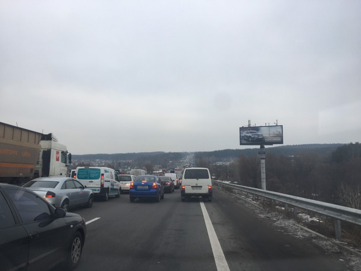 Затор на трасі Київ – Одеса біля с. Віта Поштова спричинила ДТП «Газелі» і лісовозу