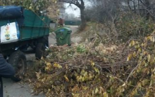 ПРОВОДЯТЬСЯ РОБОТИ ПО ПРИБИРАННЮ ВЕЛИКОГАБАРИТНОГО СМІТТЯ
