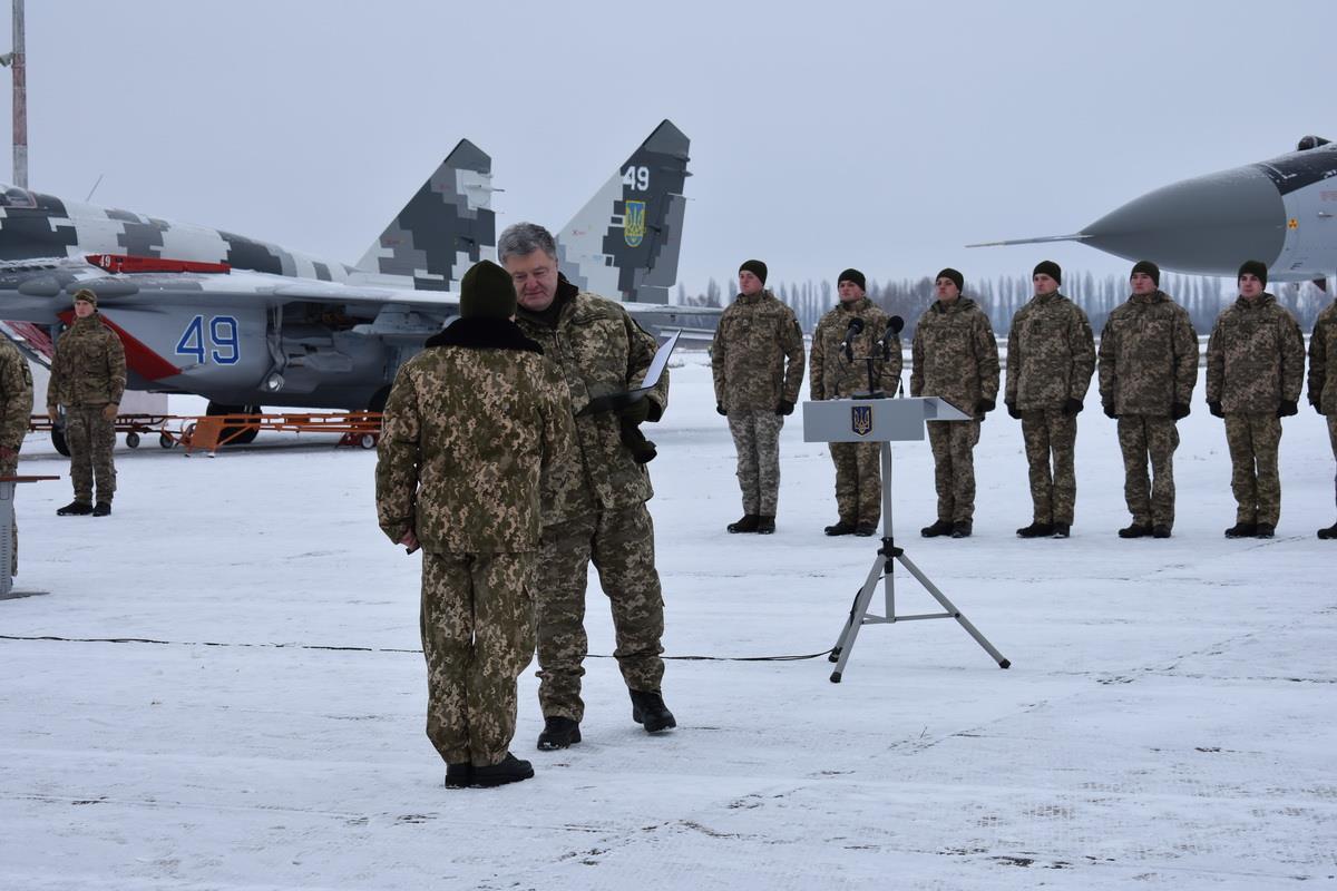 Президент України прибув у Васильків, щоб передати оновлену авіаційну техніку