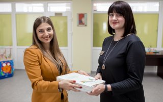 Васильківському «Інклюзивно-ресурсному центру» передали методичні посібники для дітей з особливими потребами