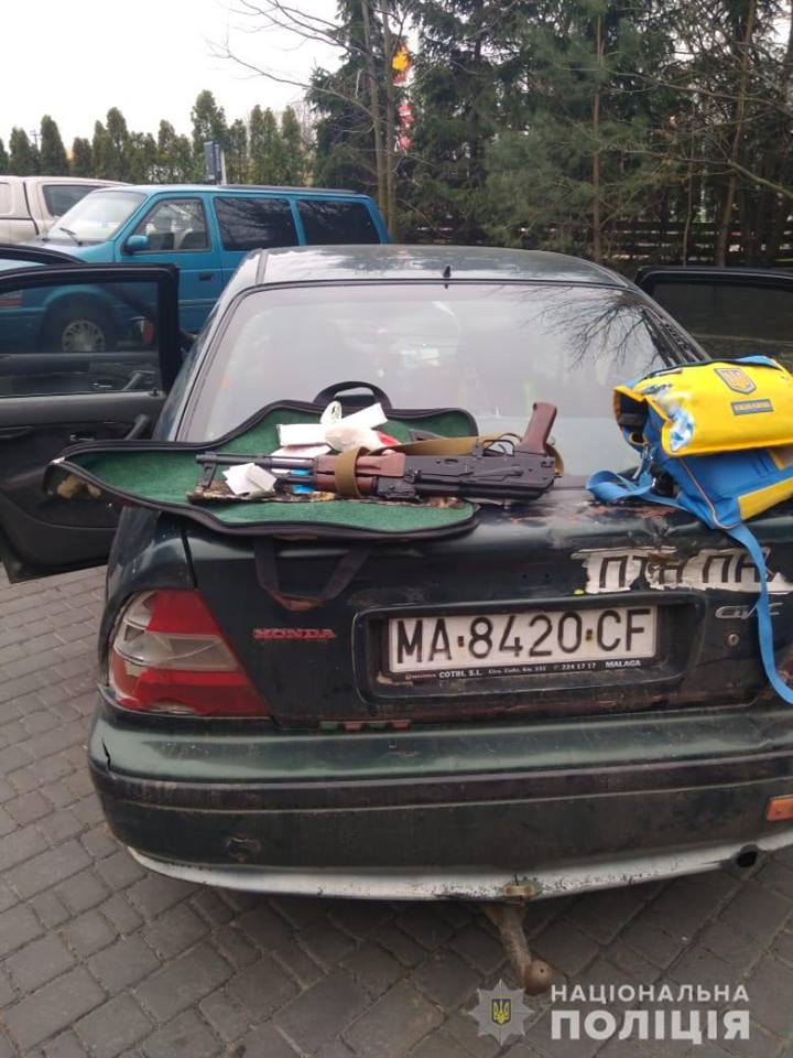 Поліція перевіряє законність дозволів вилученої зброї у готелі на Васильківщині