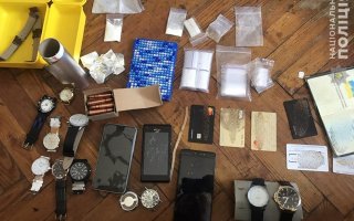 Поліцейські затримали двох жителів Василькова, які збували наркотики
