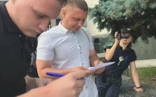 Секретарю ОВК №94 поліція вручила повістку на допит