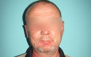 Под Васильковом  мужчина ударил полицейского ножом