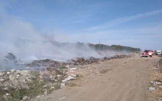 У Василькові масштабно палає сміттєзвалище