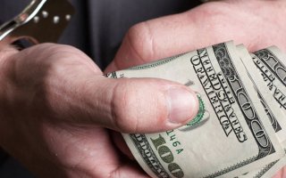 11 тисяч доларів хабаря за привласнення квартири у Василькові