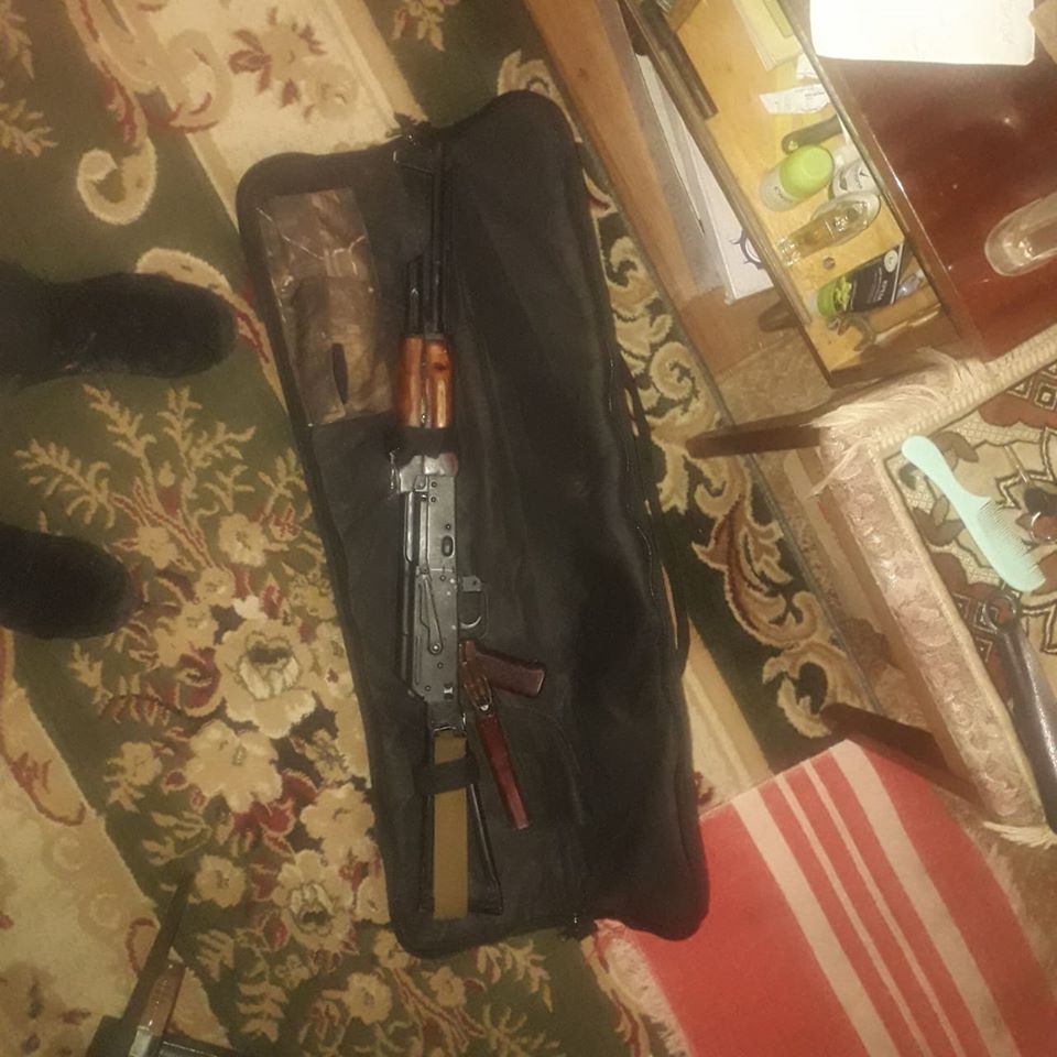 Збирався палити будинок: на Васильківщині мати повідомила про озброєного сина напідпитку