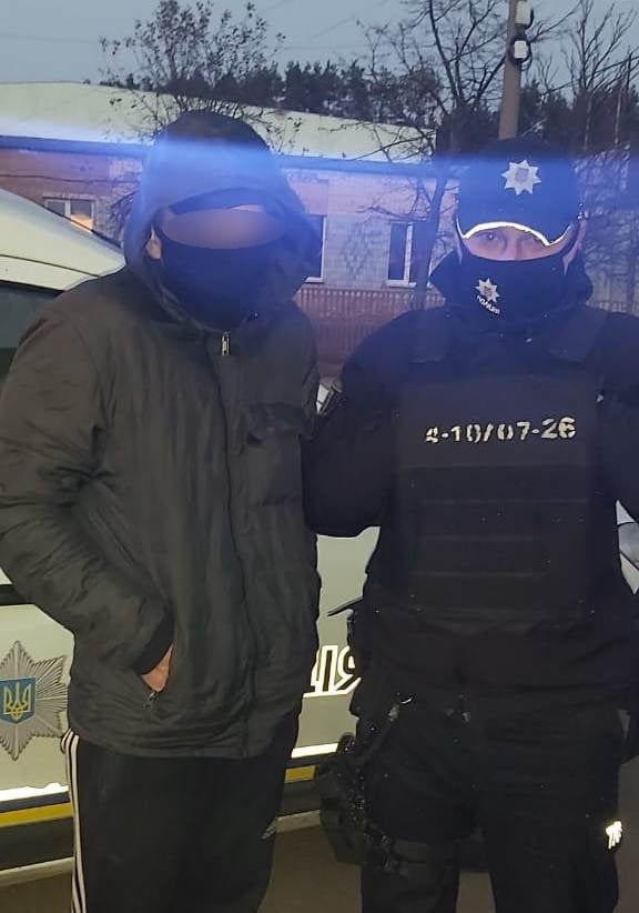 Поліцейські Васильківщини вилучили амфетамін в 28-річного чоловіка