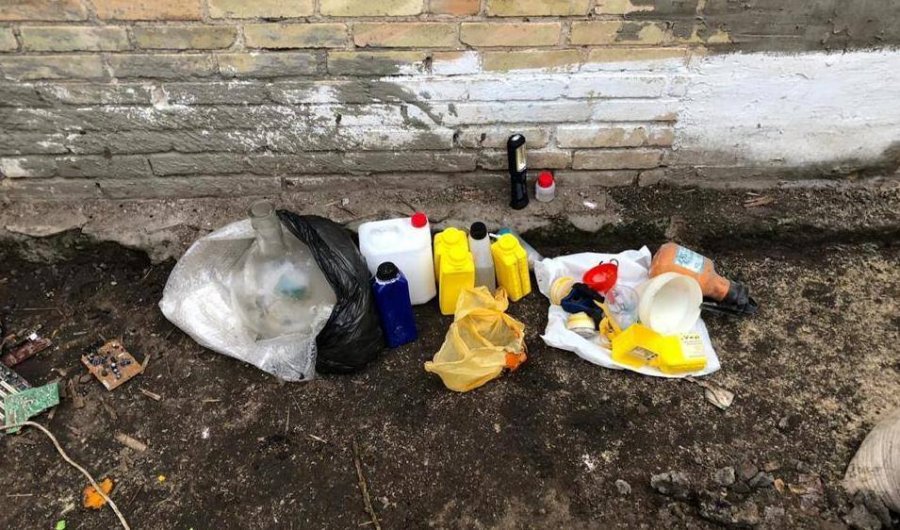 Поліцейські Васильківщини затримали озброєного наркодилера