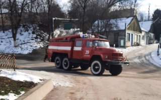 Васильківські пожежники врятували жінку під час пожежі