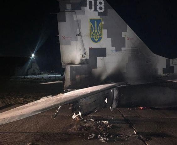 На аэродроме в Василькове  самолет столкнулся с автомобилем
