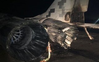 На аэродроме в Василькове  самолет столкнулся с автомобилем