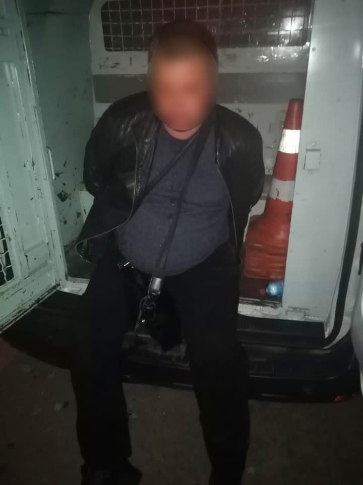 У місті Васильків  затримали озброєного чоловіка, який погрожував медику пістолетом у місцевій лікарні.