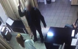У місті Васильків  затримали озброєного чоловіка, який погрожував медику пістолетом у місцевій лікарні.
