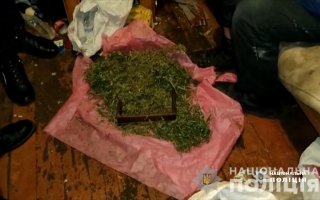 У місцевого жителя виявили сумки з канабісом