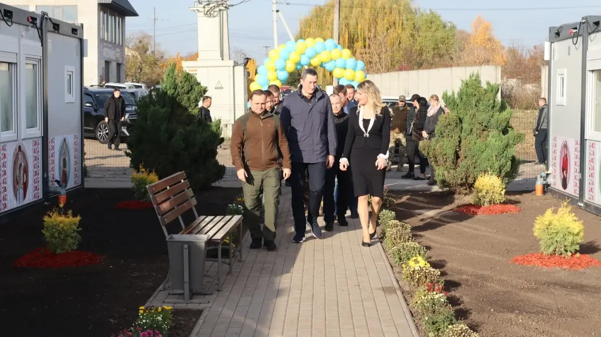 В місті Васильків офіційно відкрили модульне містечко для переселенців