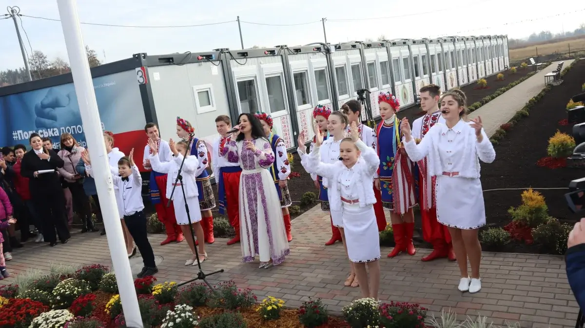 В місті Васильків офіційно відкрили модульне містечко для переселенців