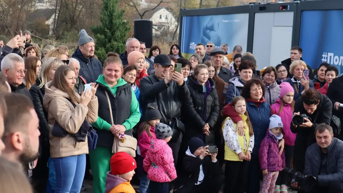 В місті Васильків офіційно відкрили модульне містечко для переселенців