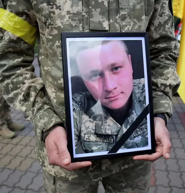 Васильківщина попрощалася з Героєм Андрієм Топчієм
