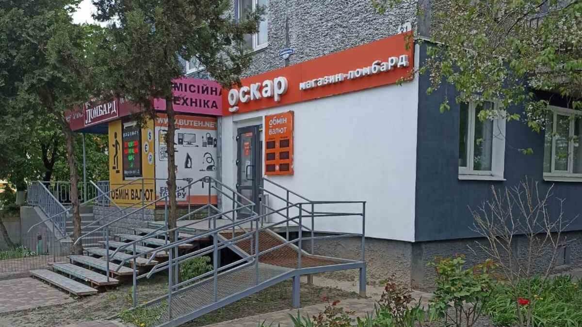 В Василькові демонтують самовільно встановлені рекламні  вивіски