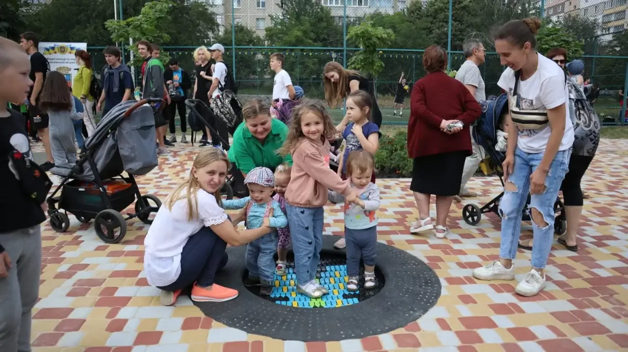 В Василькові на масиві відкрили багатофункціональний спортивний майданчик