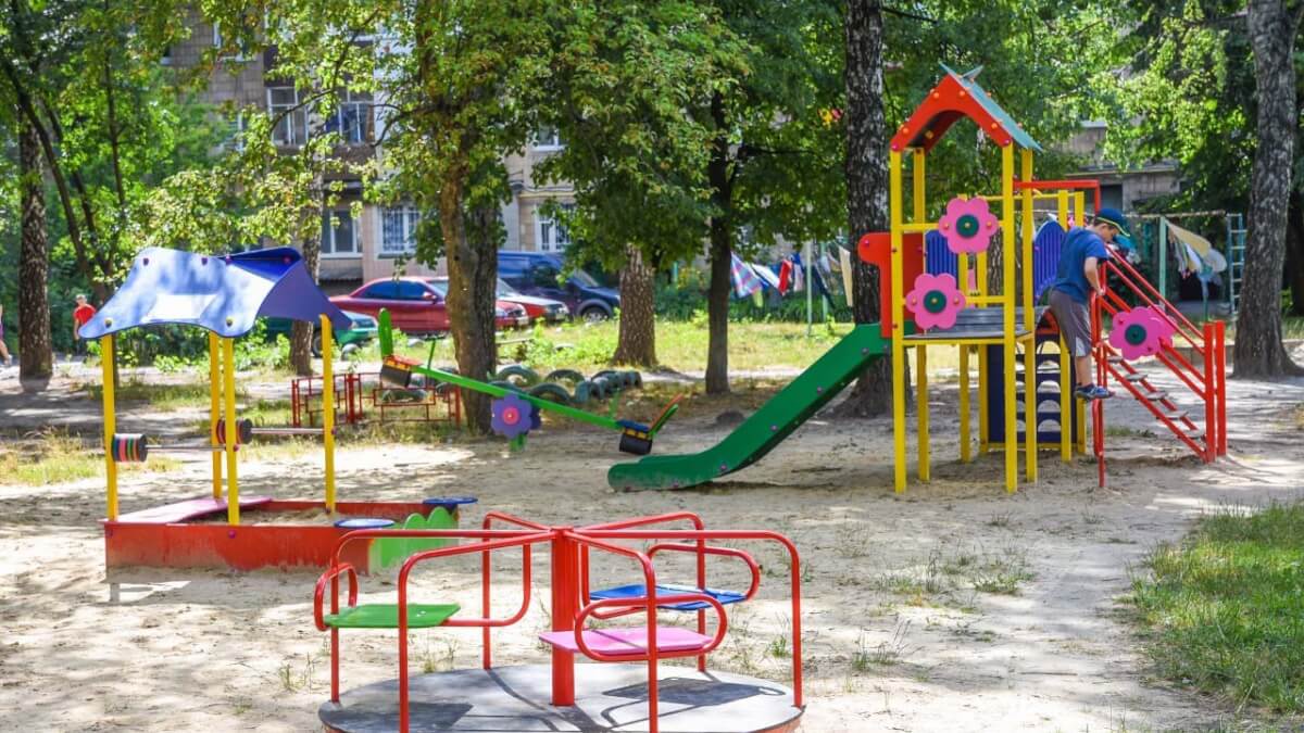 Де купляти обладнання на дитячі майданчики від виробника