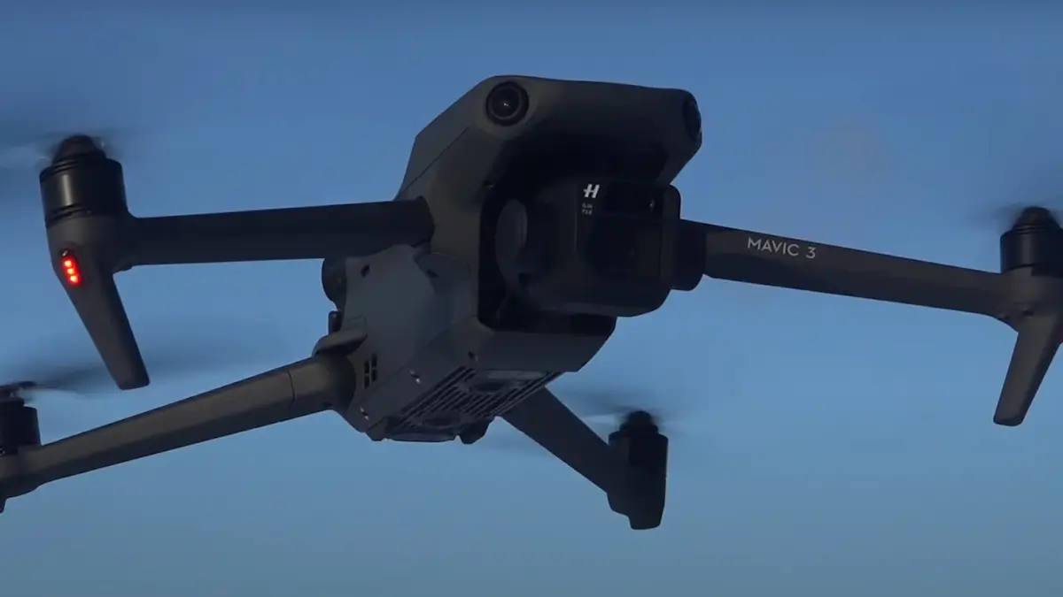 Квадрокоптер DJI Mavic 3: Ваш ідеальний партнер для аерофотозйомки